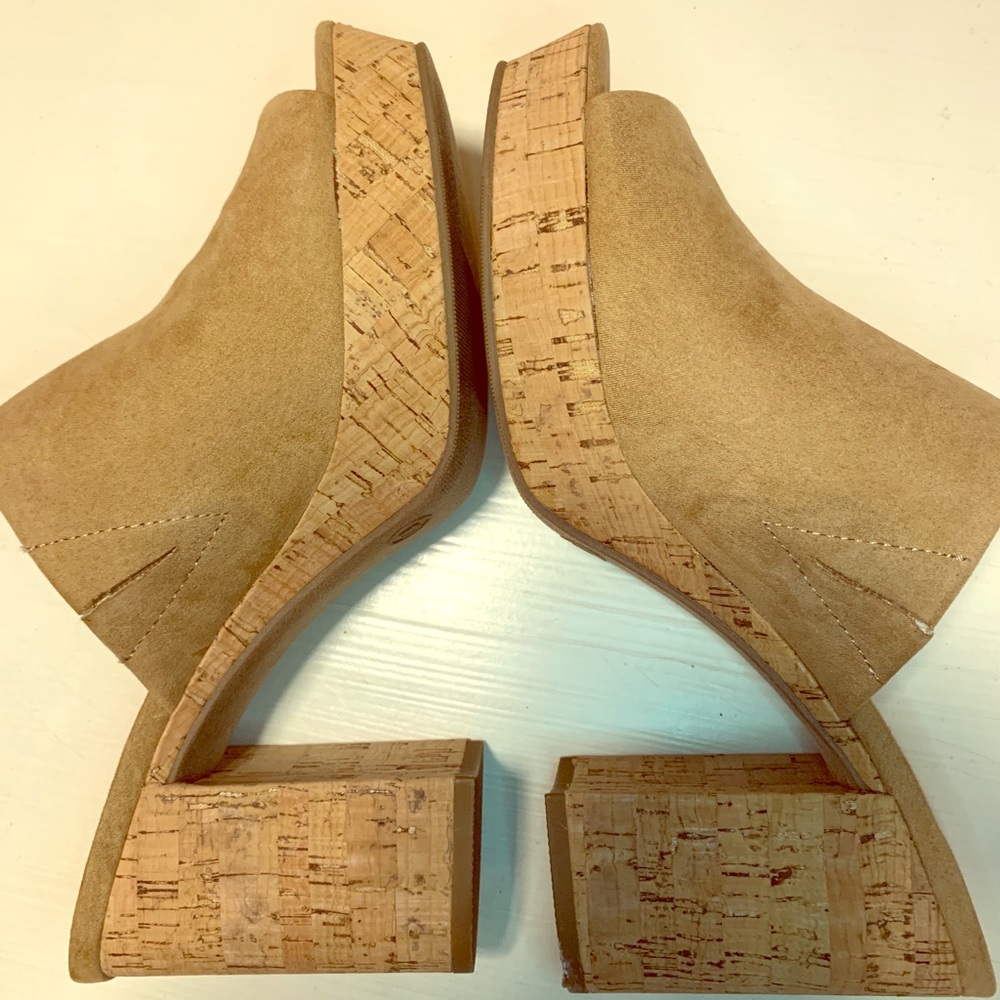 Clog heel sandal